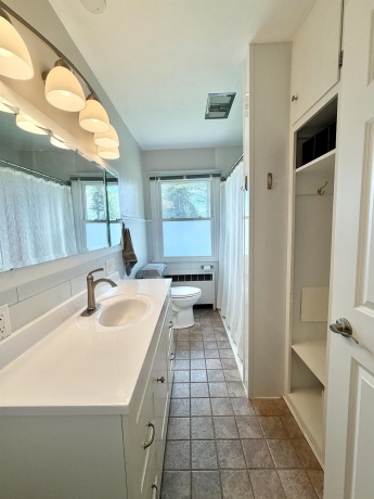 1135 Oakhill, FREEPORT, Illinois 61032, 3 Bedrooms Bedrooms, ,1 BathroomBathrooms,House,For Sale,Oakhill,202603146