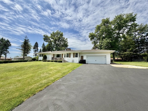 1135 Oakhill, FREEPORT, Illinois 61032, 3 Bedrooms Bedrooms, ,1 BathroomBathrooms,House,For Sale,Oakhill,202603146