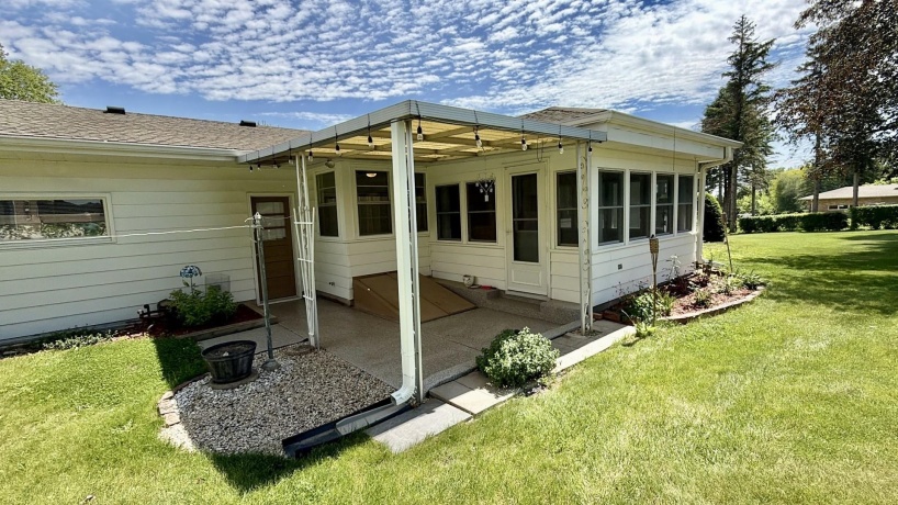 1135 Oakhill, FREEPORT, Illinois 61032, 3 Bedrooms Bedrooms, ,1 BathroomBathrooms,House,For Sale,Oakhill,202603146
