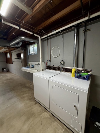 1135 Oakhill, FREEPORT, Illinois 61032, 3 Bedrooms Bedrooms, ,1 BathroomBathrooms,House,For Sale,Oakhill,202603146