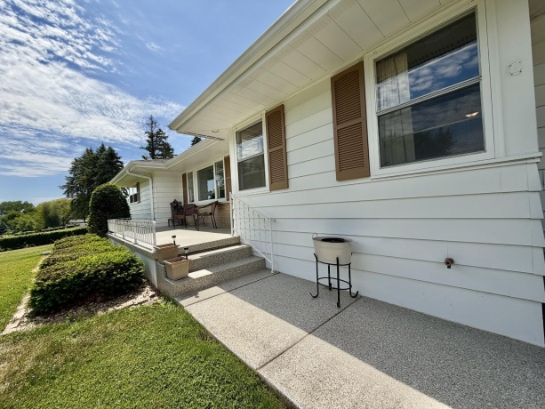 1135 Oakhill, FREEPORT, Illinois 61032, 3 Bedrooms Bedrooms, ,1 BathroomBathrooms,House,For Sale,Oakhill,202603146