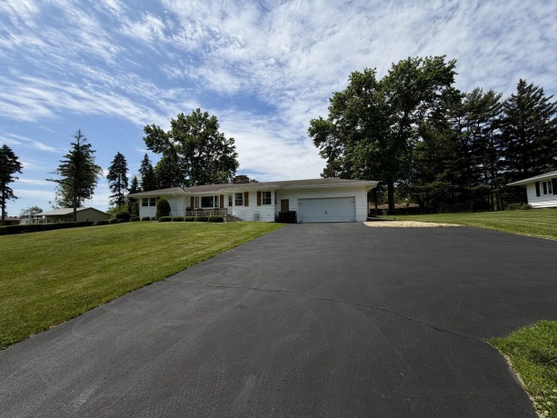 1135 Oakhill, FREEPORT, Illinois 61032, 3 Bedrooms Bedrooms, ,1 BathroomBathrooms,House,For Sale,Oakhill,202603146