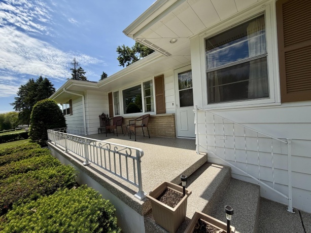 1135 Oakhill, FREEPORT, Illinois 61032, 3 Bedrooms Bedrooms, ,1 BathroomBathrooms,House,For Sale,Oakhill,202603146