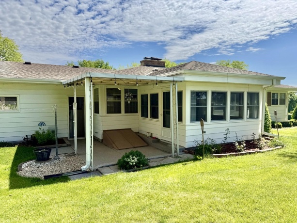 1135 Oakhill, FREEPORT, Illinois 61032, 3 Bedrooms Bedrooms, ,1 BathroomBathrooms,House,For Sale,Oakhill,202603146