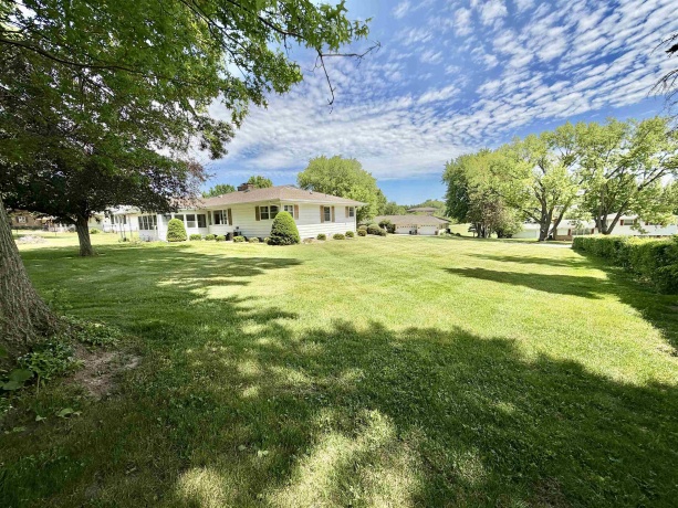 1135 Oakhill, FREEPORT, Illinois 61032, 3 Bedrooms Bedrooms, ,1 BathroomBathrooms,House,For Sale,Oakhill,202603146
