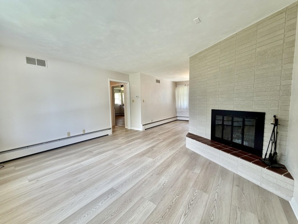1135 Oakhill, FREEPORT, Illinois 61032, 3 Bedrooms Bedrooms, ,1 BathroomBathrooms,House,For Sale,Oakhill,202603146