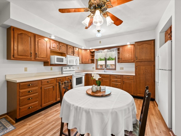 460 Apple, EAST DUBUQUE, Illinois 61025, 3 Bedrooms Bedrooms, ,2 BathroomsBathrooms,House,For Sale,Apple,202603149