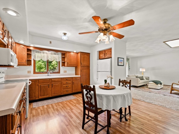 460 Apple, EAST DUBUQUE, Illinois 61025, 3 Bedrooms Bedrooms, ,2 BathroomsBathrooms,House,For Sale,Apple,202603149