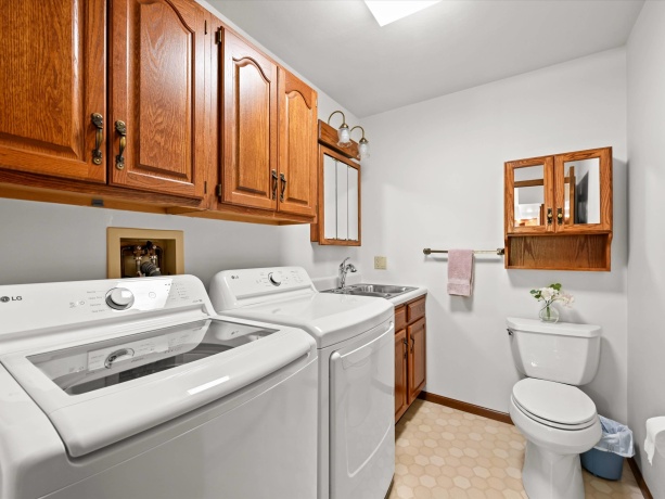 460 Apple, EAST DUBUQUE, Illinois 61025, 3 Bedrooms Bedrooms, ,2 BathroomsBathrooms,House,For Sale,Apple,202603149