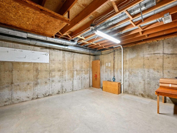 460 Apple, EAST DUBUQUE, Illinois 61025, 3 Bedrooms Bedrooms, ,2 BathroomsBathrooms,House,For Sale,Apple,202603149