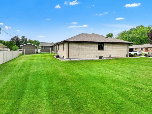 460 Apple, EAST DUBUQUE, Illinois 61025, 3 Bedrooms Bedrooms, ,2 BathroomsBathrooms,House,For Sale,Apple,202603149