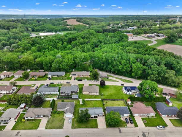 460 Apple, EAST DUBUQUE, Illinois 61025, 3 Bedrooms Bedrooms, ,2 BathroomsBathrooms,House,For Sale,Apple,202603149