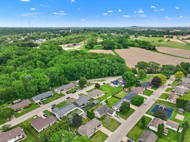 460 Apple, EAST DUBUQUE, Illinois 61025, 3 Bedrooms Bedrooms, ,2 BathroomsBathrooms,House,For Sale,Apple,202603149