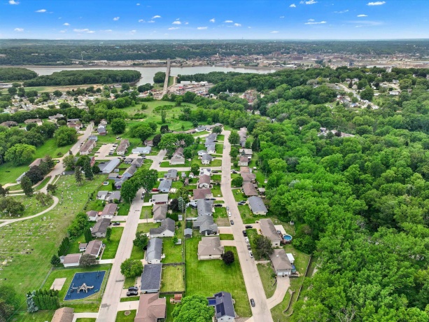 460 Apple, EAST DUBUQUE, Illinois 61025, 3 Bedrooms Bedrooms, ,2 BathroomsBathrooms,House,For Sale,Apple,202603149