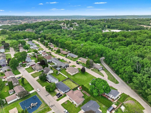 460 Apple, EAST DUBUQUE, Illinois 61025, 3 Bedrooms Bedrooms, ,2 BathroomsBathrooms,House,For Sale,Apple,202603149