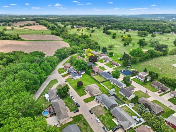 460 Apple, EAST DUBUQUE, Illinois 61025, 3 Bedrooms Bedrooms, ,2 BathroomsBathrooms,House,For Sale,Apple,202603149