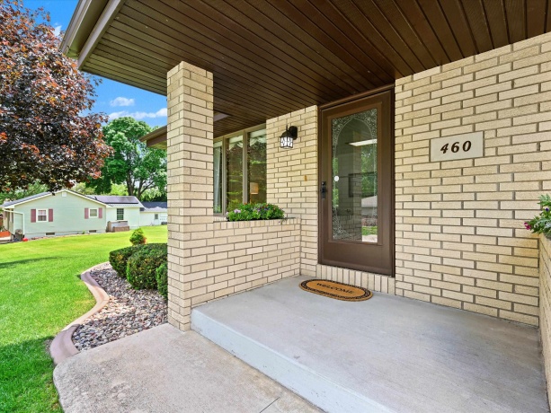 460 Apple, EAST DUBUQUE, Illinois 61025, 3 Bedrooms Bedrooms, ,2 BathroomsBathrooms,House,For Sale,Apple,202603149