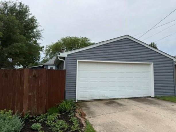 322 1st Street, Oglesby, Illinois 61348, 3 Bedrooms Bedrooms, ,2 BathroomsBathrooms,House,For Sale,1st Street,202603151