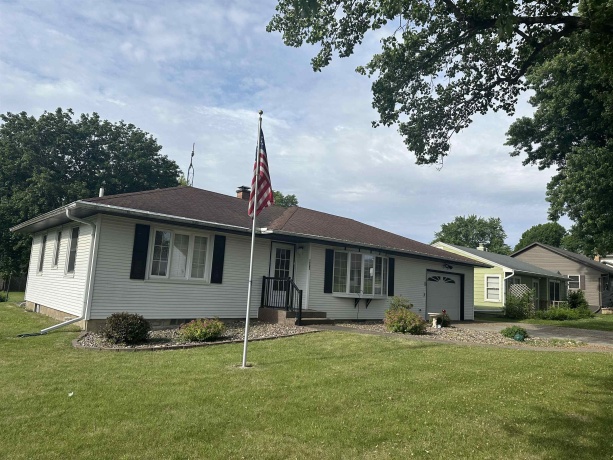 1723 LAWN, SAVANNA, Illinois 61074, 4 Bedrooms Bedrooms, ,2 BathroomsBathrooms,House,For Sale,LAWN,202603154