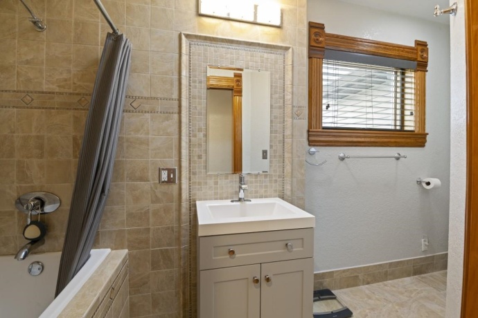 204 FREEMONT, DURAND, Illinois 61024, 4 Bedrooms Bedrooms, ,3 BathroomsBathrooms,House,For Sale,FREEMONT,202603156