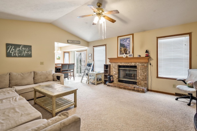 136 Harvest Glenn, DAVIS JUNCTION, Illinois 61020, 3 Bedrooms Bedrooms, ,2 BathroomsBathrooms,House,For Sale,Harvest Glenn,202601579