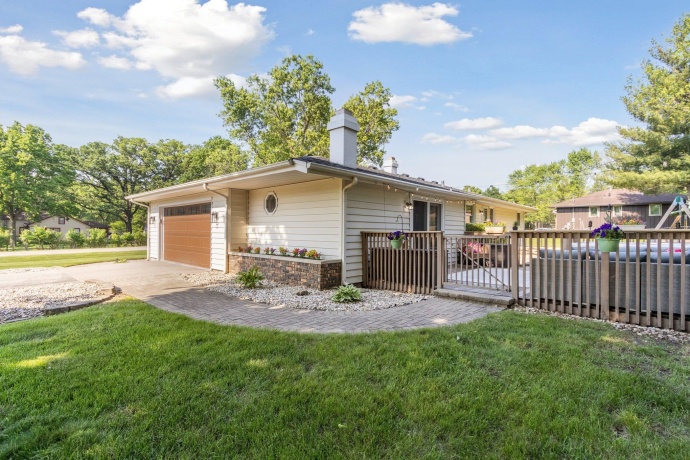 5609 Thompson, ROSCOE, Illinois 61073, 3 Bedrooms Bedrooms, ,1 BathroomBathrooms,House,For Sale,Thompson,202603162