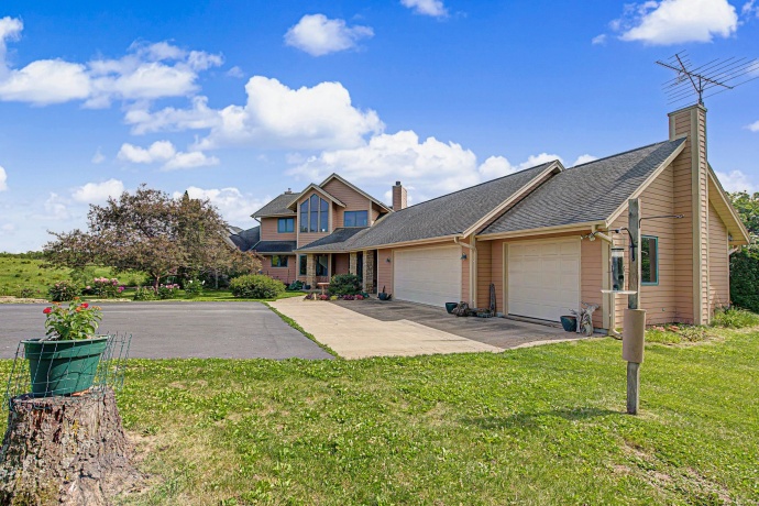 431 Stadel, ELIZABETH, Illinois 61028, 3 Bedrooms Bedrooms, ,2 BathroomsBathrooms,House,For Sale,Stadel,202603167