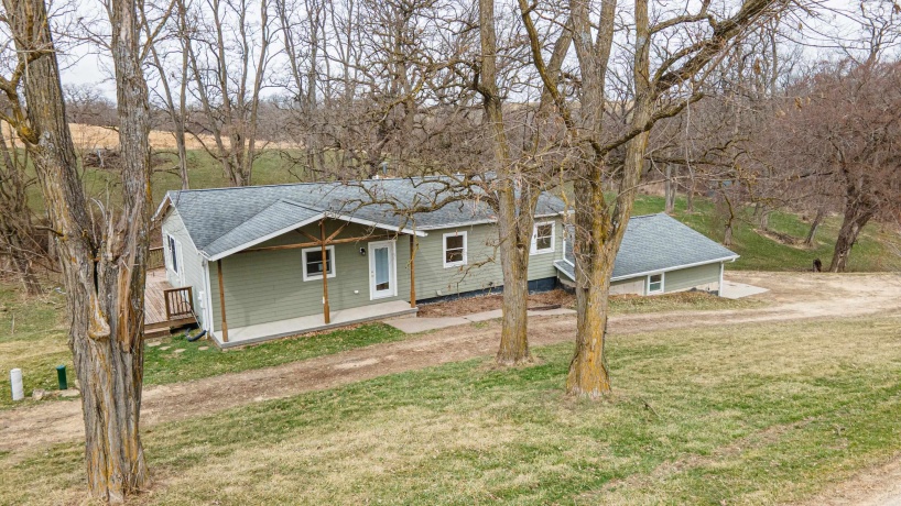 13800 Valley, EAST DUBUQUE, Illinois 61025, 4 Bedrooms Bedrooms, ,3 BathroomsBathrooms,House,For Sale,Valley,202602086