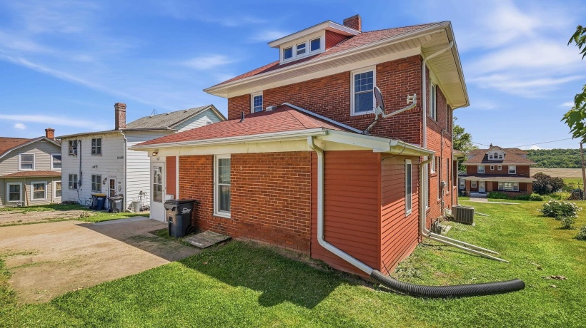 407 Washington, HANOVER, Illinois 61041, 4 Bedrooms Bedrooms, ,2 BathroomsBathrooms,House,For Sale,Washington,202603168