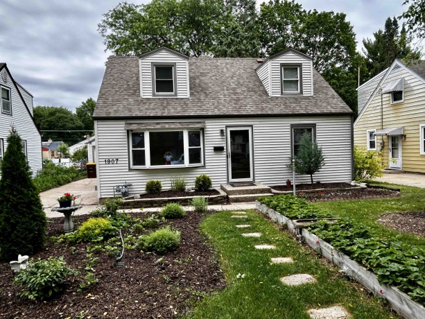 1907 PEARL, ROCKFORD, Illinois 61103, 4 Bedrooms Bedrooms, ,2 BathroomsBathrooms,House,For Sale,PEARL,202603170
