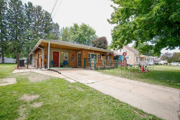 411 Lincoln, MOUNT MORRIS, Illinois 61054, 3 Bedrooms Bedrooms, ,1 BathroomBathrooms,House,For Sale,Lincoln,202603172