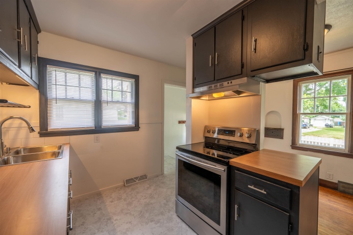 206 Mulberry, MOUNT MORRIS, Illinois 61054, 2 Bedrooms Bedrooms, ,1 BathroomBathrooms,House,For Sale,Mulberry,202603173