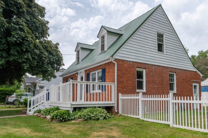 206 Mulberry, MOUNT MORRIS, Illinois 61054, 2 Bedrooms Bedrooms, ,1 BathroomBathrooms,House,For Sale,Mulberry,202603173