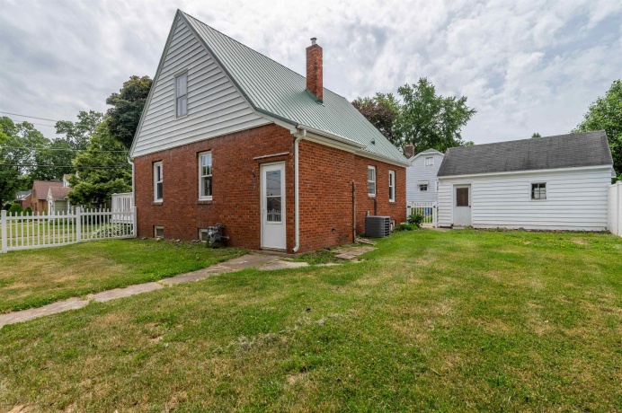 206 Mulberry, MOUNT MORRIS, Illinois 61054, 2 Bedrooms Bedrooms, ,1 BathroomBathrooms,House,For Sale,Mulberry,202603173