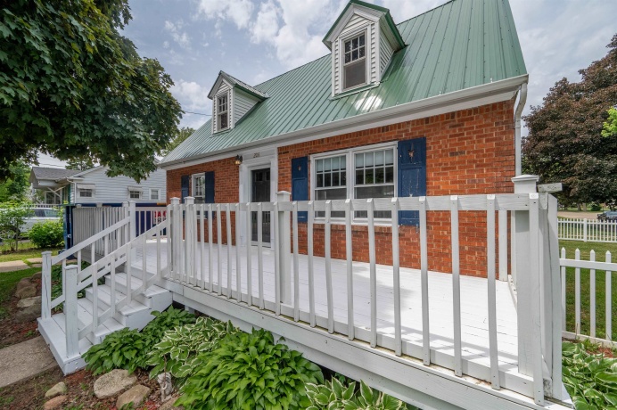 206 Mulberry, MOUNT MORRIS, Illinois 61054, 2 Bedrooms Bedrooms, ,1 BathroomBathrooms,House,For Sale,Mulberry,202603173