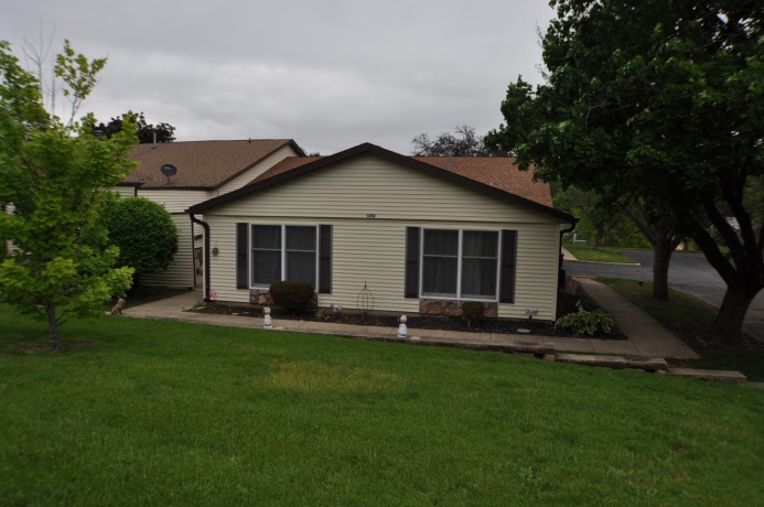3214 Carthage, FREEPORT, Illinois 61032, 2 Bedrooms Bedrooms, ,2 BathroomsBathrooms,Condominium,For Sale,Carthage,202603178