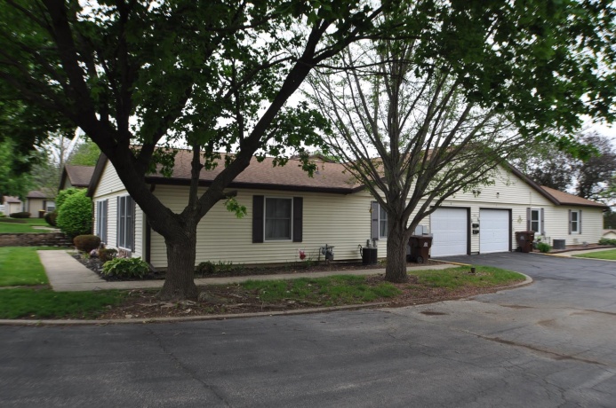 3214 Carthage, FREEPORT, Illinois 61032, 2 Bedrooms Bedrooms, ,2 BathroomsBathrooms,Condominium,For Sale,Carthage,202603178