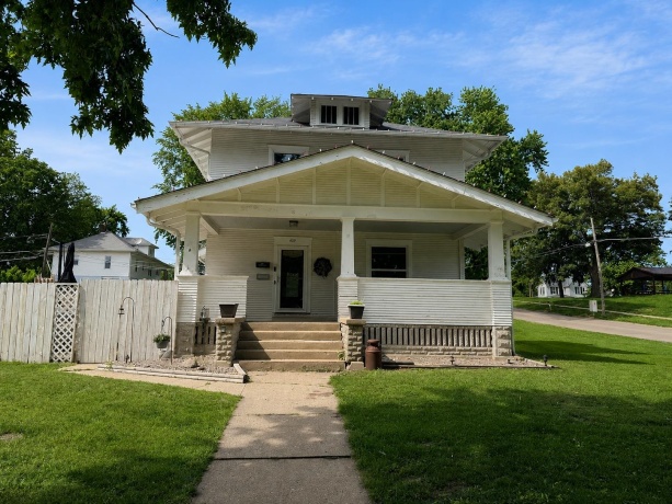 829 11th, FULTON, Illinois 61252, 5 Bedrooms Bedrooms, ,2 BathroomsBathrooms,House,For Sale,11th,202603175