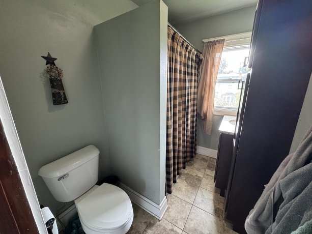829 11th, FULTON, Illinois 61252, 5 Bedrooms Bedrooms, ,2 BathroomsBathrooms,House,For Sale,11th,202603175
