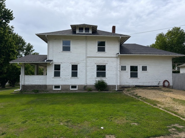 829 11th, FULTON, Illinois 61252, 5 Bedrooms Bedrooms, ,2 BathroomsBathrooms,House,For Sale,11th,202603175