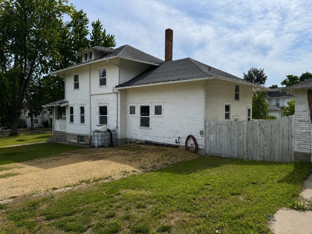 829 11th, FULTON, Illinois 61252, 5 Bedrooms Bedrooms, ,2 BathroomsBathrooms,House,For Sale,11th,202603175