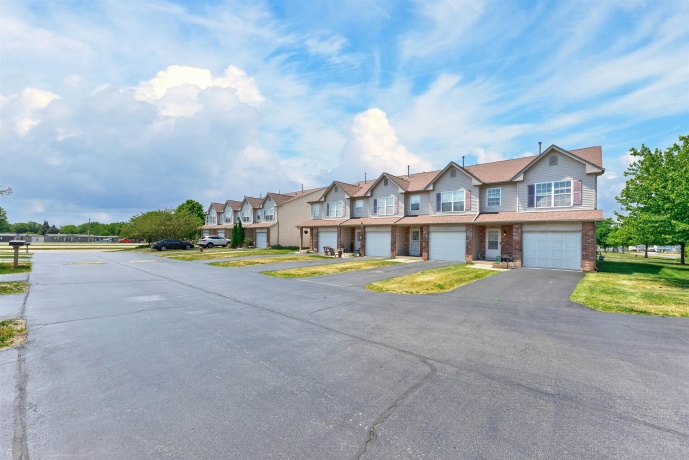 649 Southtowne, BELVIDERE, Illinois 61008, 2 Bedrooms Bedrooms, ,2 BathroomsBathrooms,Condominium,For Sale,Southtowne,202603180