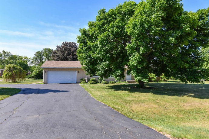 5859 Hugh, SOUTH BELOIT, Illinois 61080, 3 Bedrooms Bedrooms, ,1 BathroomBathrooms,House,For Sale,Hugh,202603197