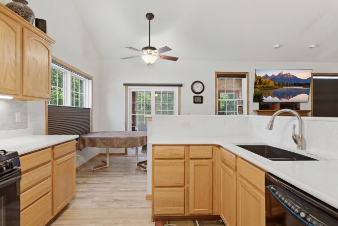 1676 Overlook, DIXON, Illinois 61021, 3 Bedrooms Bedrooms, ,3 BathroomsBathrooms,House,For Sale,Overlook,202603200