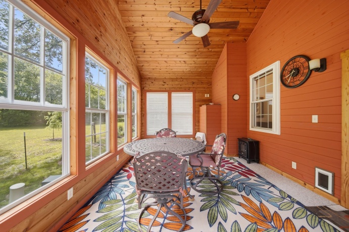 1676 Overlook, DIXON, Illinois 61021, 3 Bedrooms Bedrooms, ,3 BathroomsBathrooms,House,For Sale,Overlook,202603200
