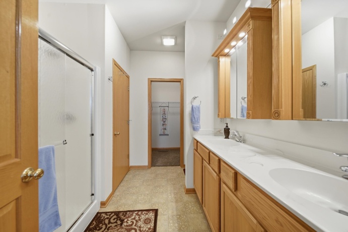 1676 Overlook, DIXON, Illinois 61021, 3 Bedrooms Bedrooms, ,3 BathroomsBathrooms,House,For Sale,Overlook,202603200