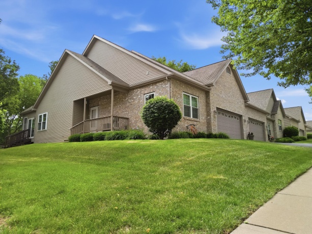 1676 Overlook, DIXON, Illinois 61021, 3 Bedrooms Bedrooms, ,3 BathroomsBathrooms,House,For Sale,Overlook,202603200