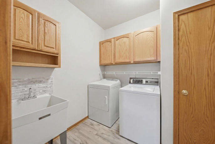 1676 Overlook, DIXON, Illinois 61021, 3 Bedrooms Bedrooms, ,3 BathroomsBathrooms,House,For Sale,Overlook,202603200