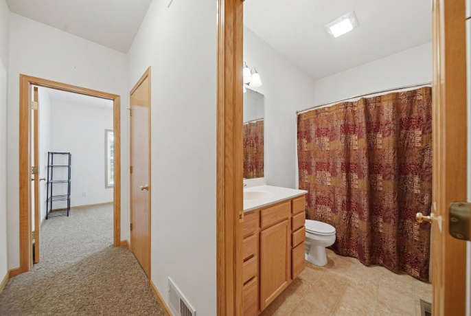 1676 Overlook, DIXON, Illinois 61021, 3 Bedrooms Bedrooms, ,3 BathroomsBathrooms,House,For Sale,Overlook,202603200