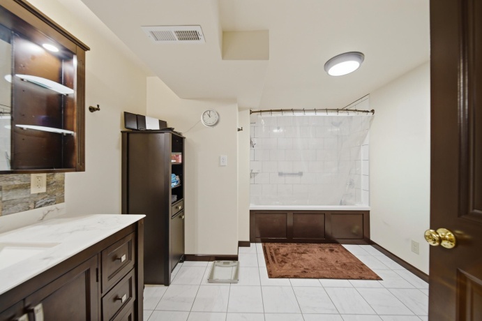 1676 Overlook, DIXON, Illinois 61021, 3 Bedrooms Bedrooms, ,3 BathroomsBathrooms,House,For Sale,Overlook,202603200